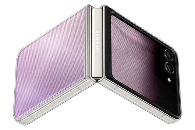 三星Galaxy Z Flip5手机宣传图曝光：外屏3.4英寸、内屏6.7英寸